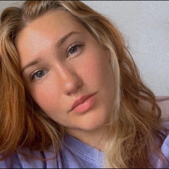 Meet your Posher, Eilish - Picture 2 of 2